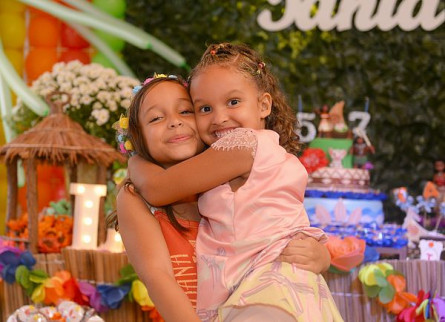 07 Anos Tania e 05 Anos Laura