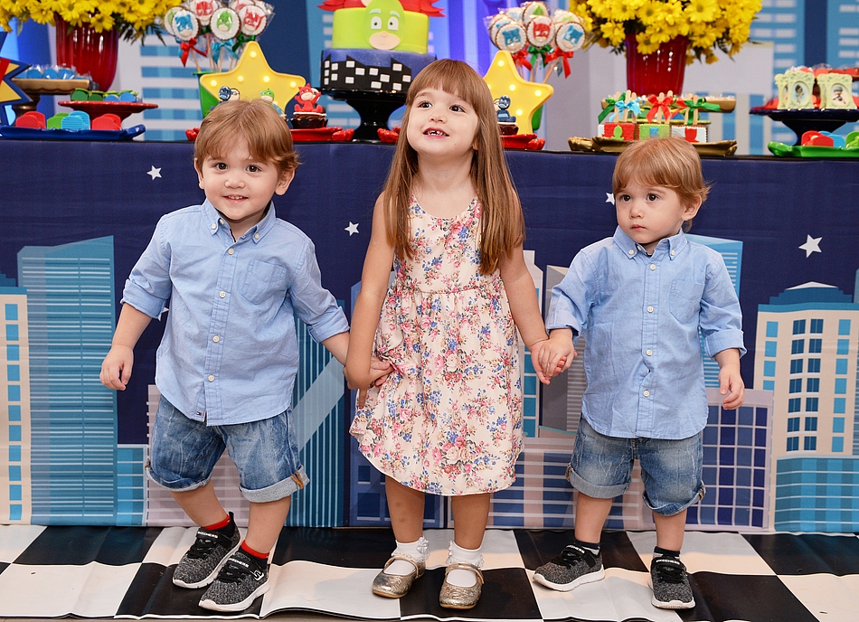 Ana Carolina(4 anos) e Arthur e Matheus (2 anos)