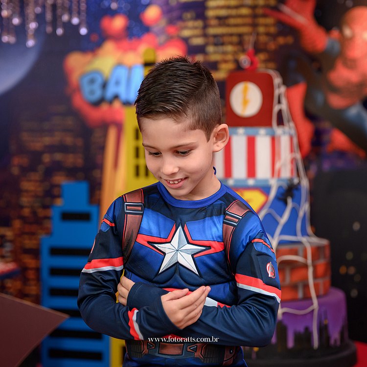 Contra Capa: Enzo 06 Anos Vingadores
