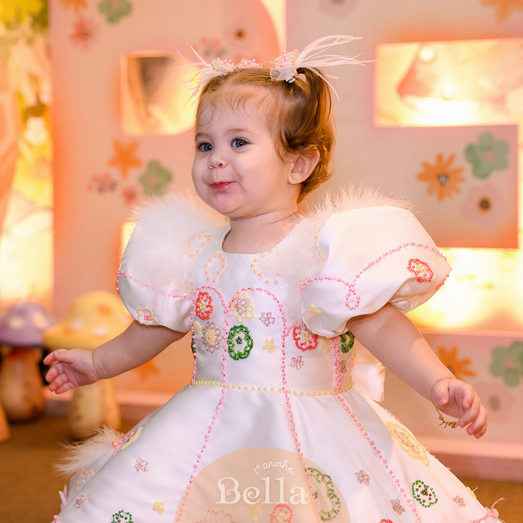 Contra Capa: Bella 01 Ano