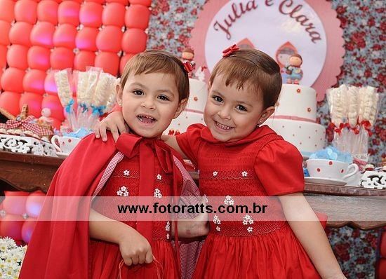 Aniversário 04 Anos Julia e Clara dia 25/08/2012.