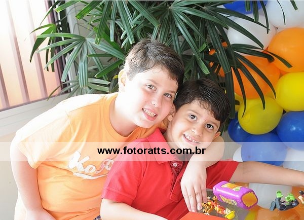 Aniversário Guilherme e Eduardo dia 06/12/2013.