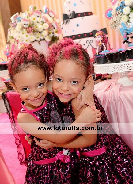 Aniversário 05 Anos Julia e Flavia dia 17/08/2014 no Buffet Colossu.