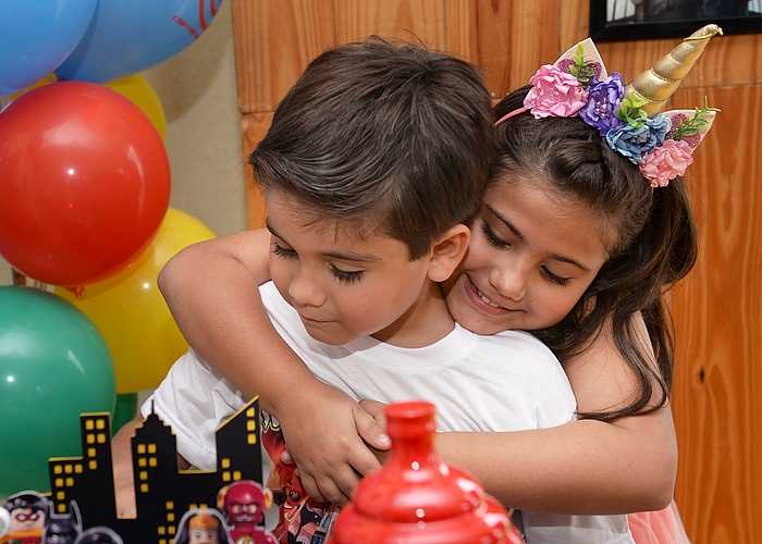 8 anos Amanda  e 6 anos João Vitor