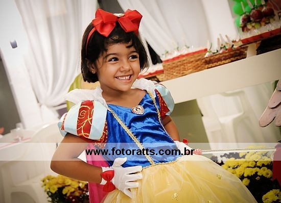 Aniversário 04 anos Vitoria dia 03/12/2011 no Fantasia Buffet.