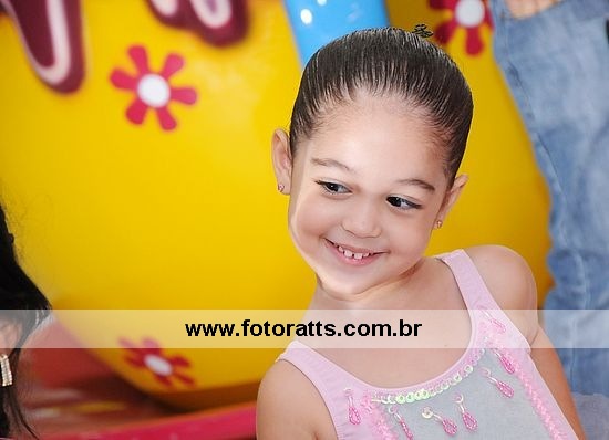 Aniversário 04 Anos Jacqueline dia 09/12/2011 no Buffet Mundo Magico.